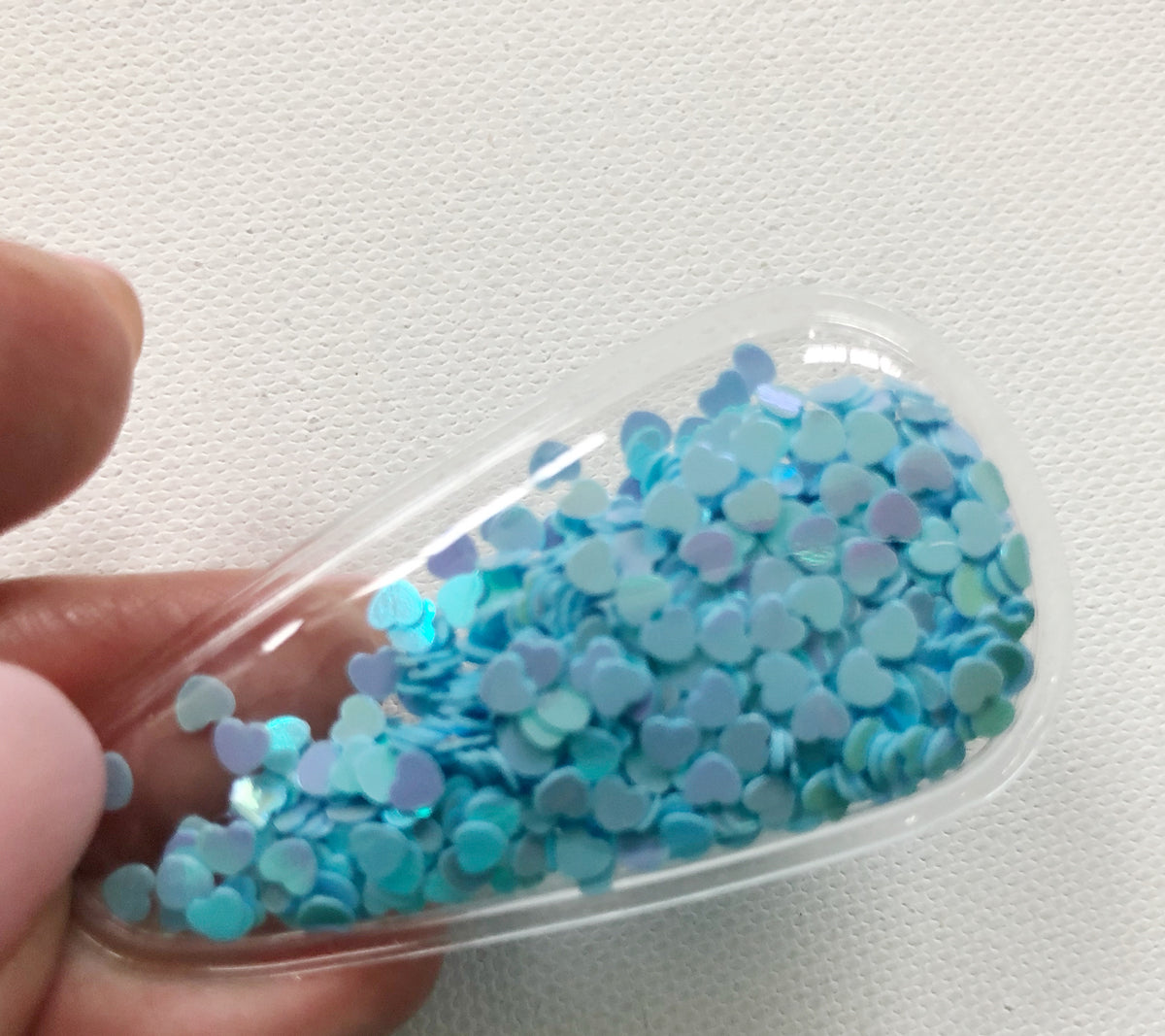 Set of 2 Shaker Snap Clip Cover Filled with Heart Shaped Fillers